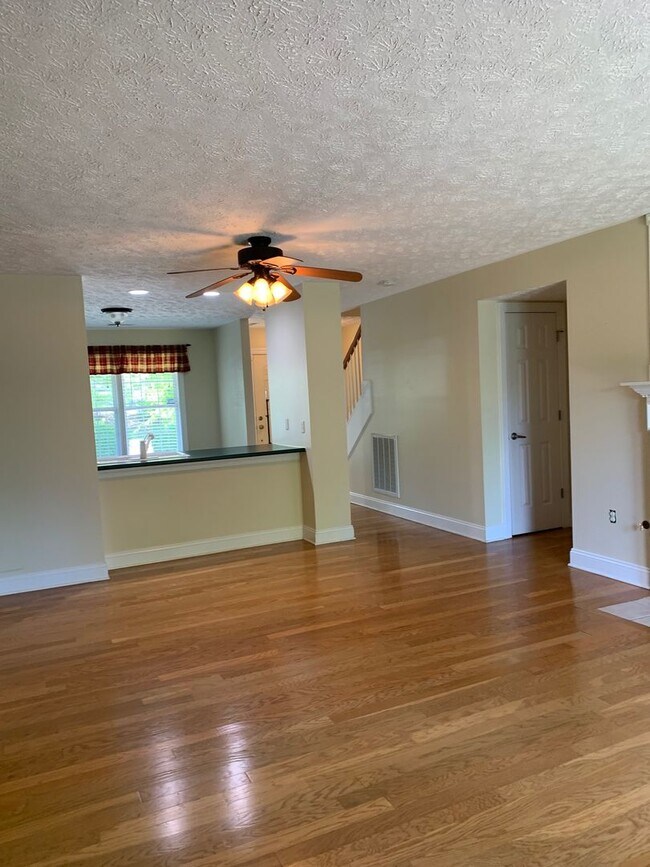 Photo - 435 Oak Tree Blvd NW
