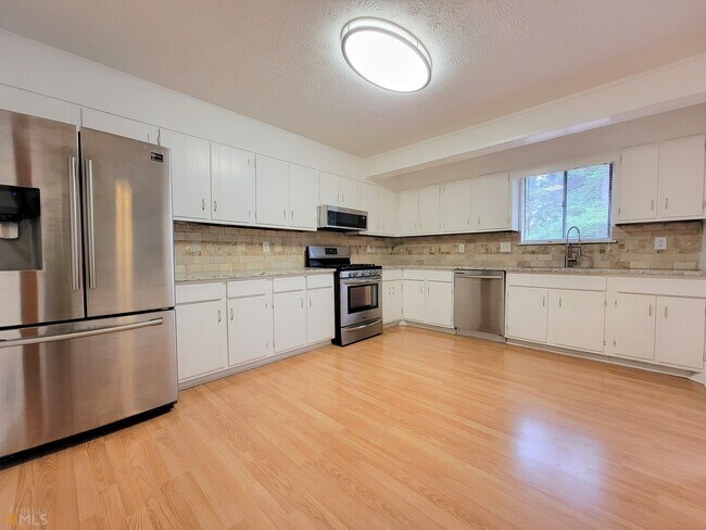 Photo - 695 Waterbrook Terrace