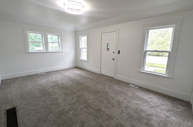 Photo - 2700 Baker St