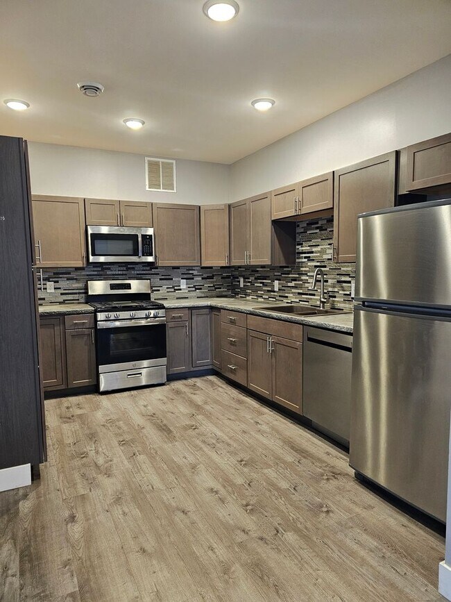 Building Photo - 122 S Main St Unit 2