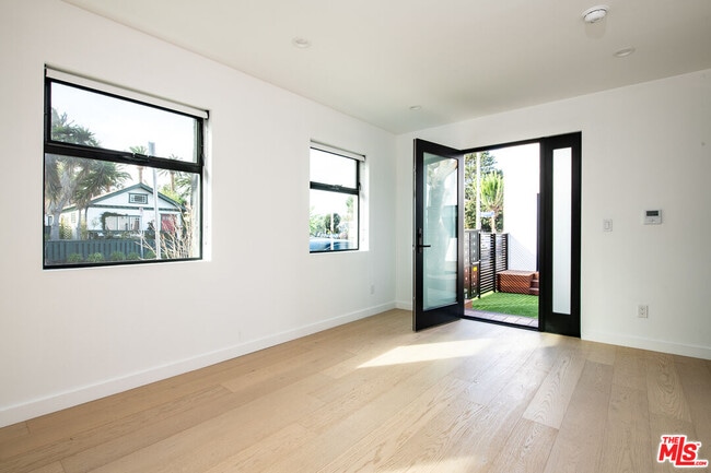 Photo - 1325 Cabrillo Ave Unidad 2