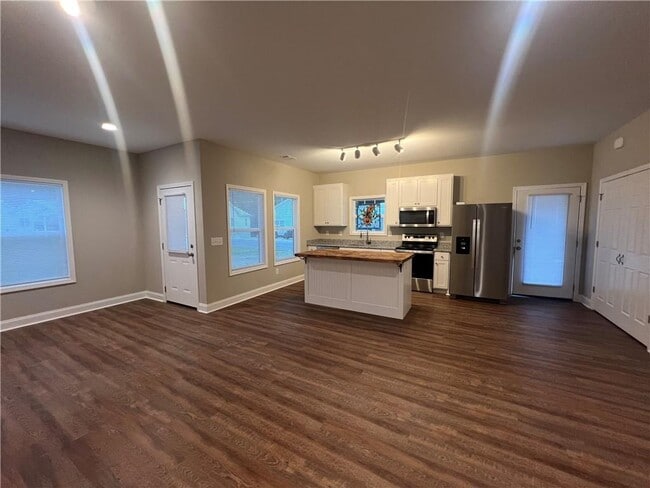 Photo - 536 Liberty Pk Dr