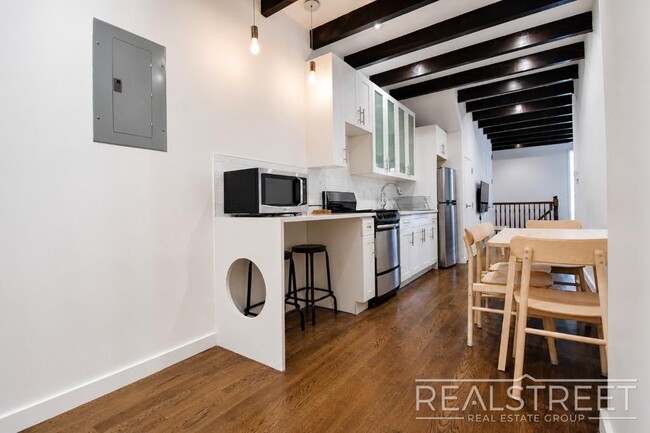 Photo - 4 Bed 2 Bath Duplex in BedStuy! Unit 1L