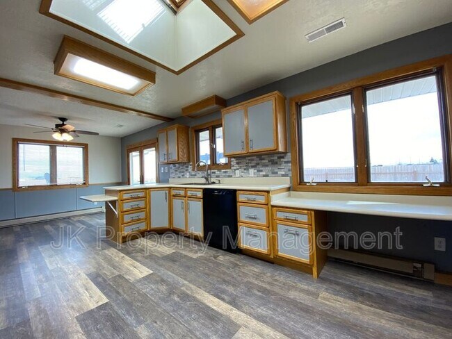 Photo - 23 Windsor Ln