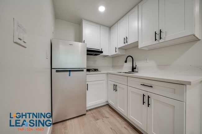 Building Photo - 426 S Venice Blvd Unit 9D Rental