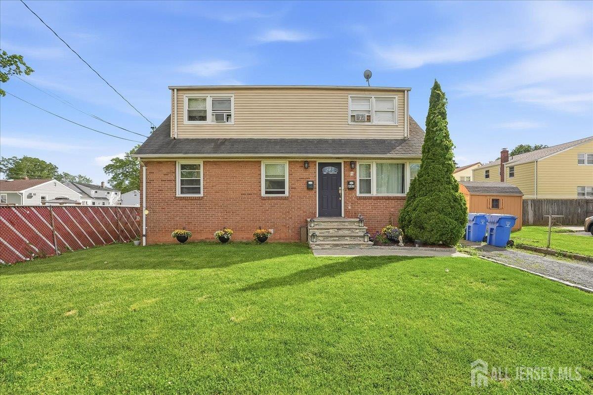 Photo - 445 Smith St