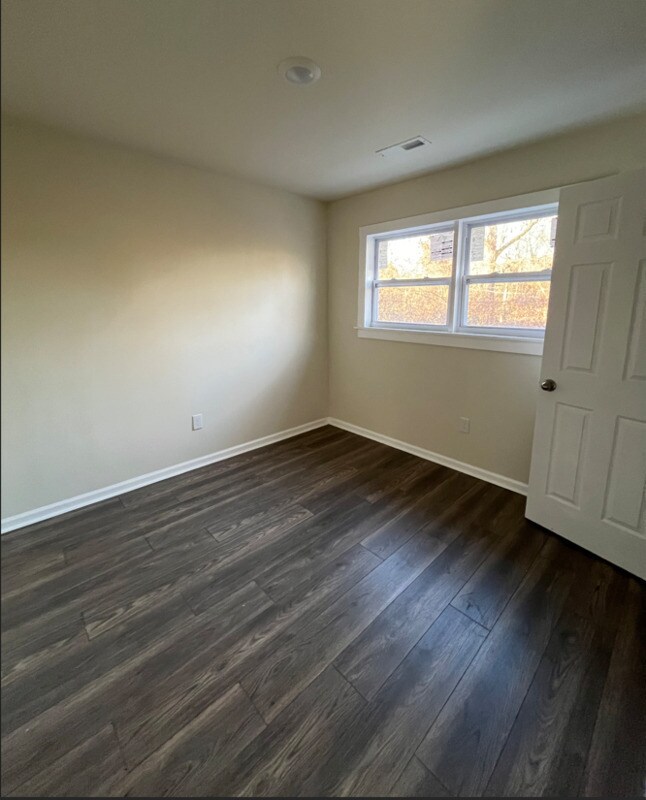 Photo - 2715 Dundeen St