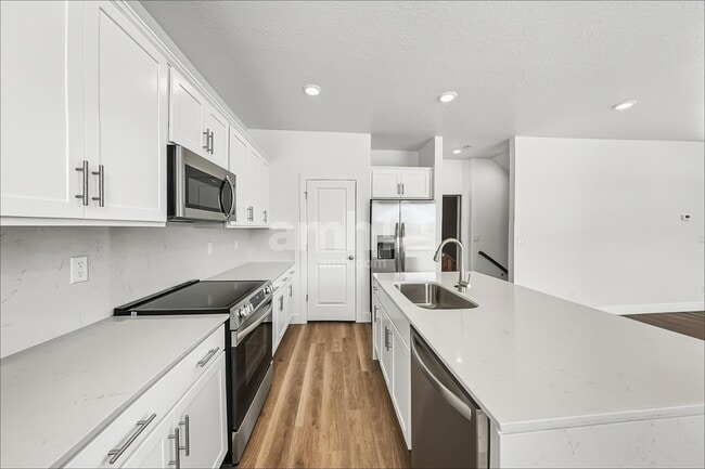 Photo - 5498 Damfield Ln