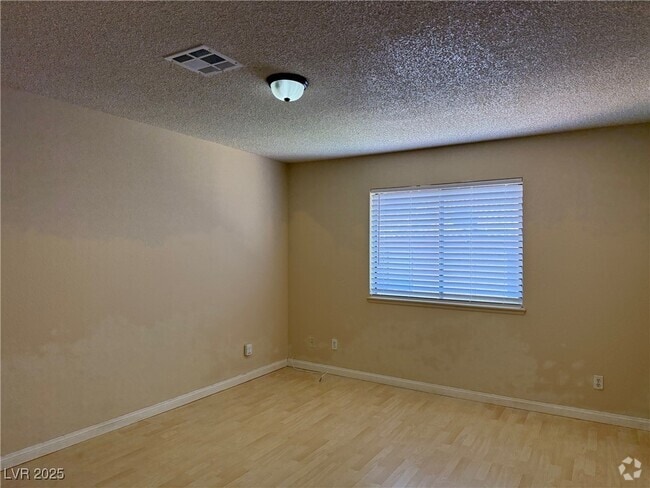 Building Photo - 5576 W Rochelle Ave. Unit 11D Rental