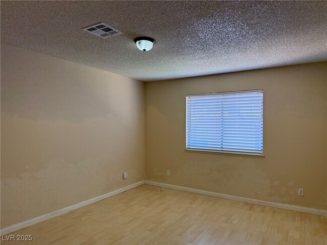 Building Photo - 5576 W Rochelle Ave. Unit 11D