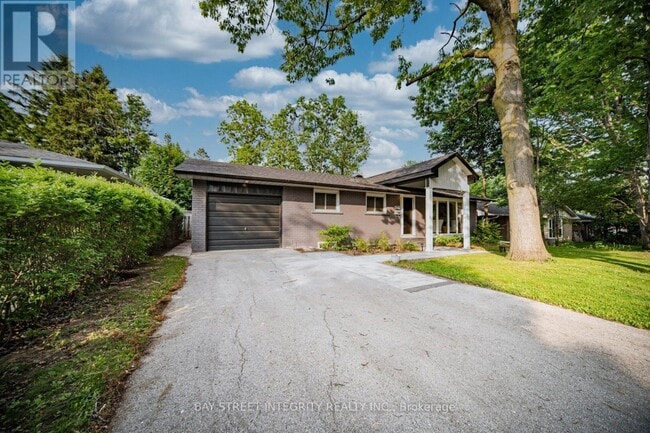 Photo - 1277 Gainsborough Dr