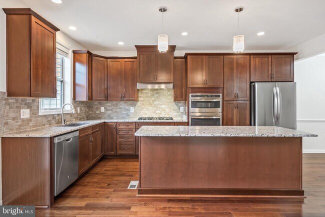 Photo - 22569 Norwalk Square