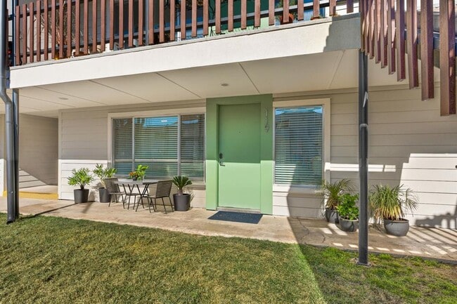 Building Photo - 2200 Dickson Dr Unit 119