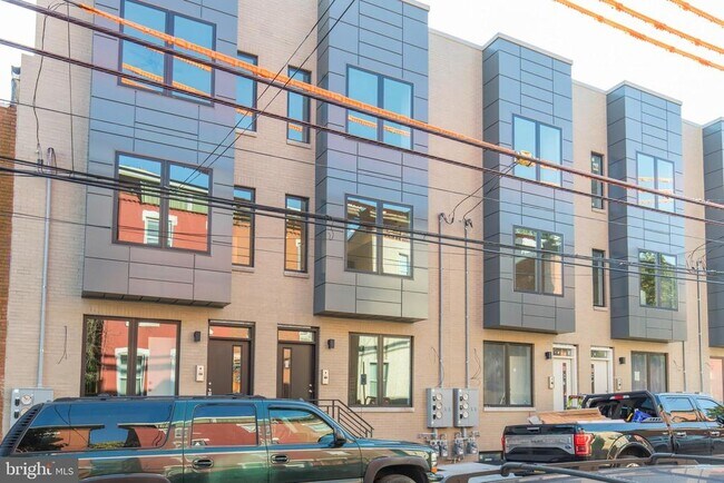 Photo - 2404 Master St Townhome