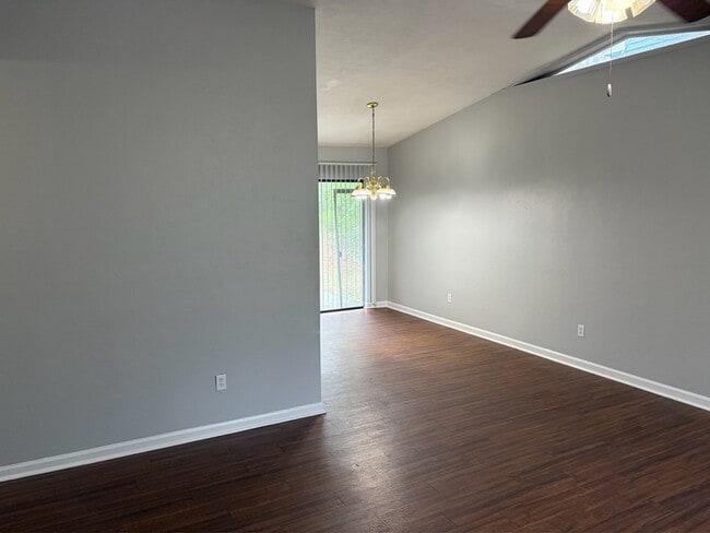 Photo - 753 Livingston Ct