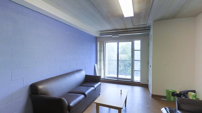 Photo - 321 Lester St
