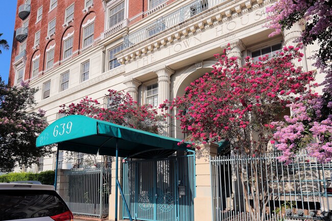 Photo - Sheraton Town House