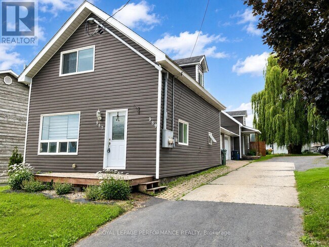 Photo - 989 King St