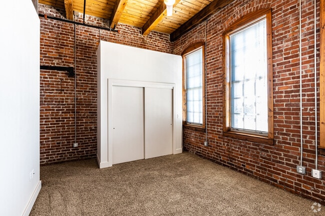 3BR, 2BA - 1296SF