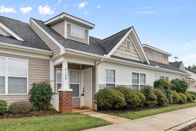 Freshly Updated 3 bed 2 bath Townhome in P... - Freshly Updated 3 bed 2 bath Townhome in P...