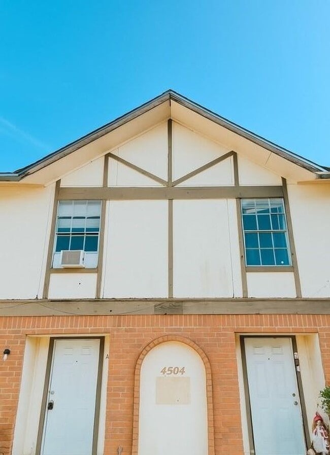 Building Photo - 4504 Hunt Cir Unit D Rental