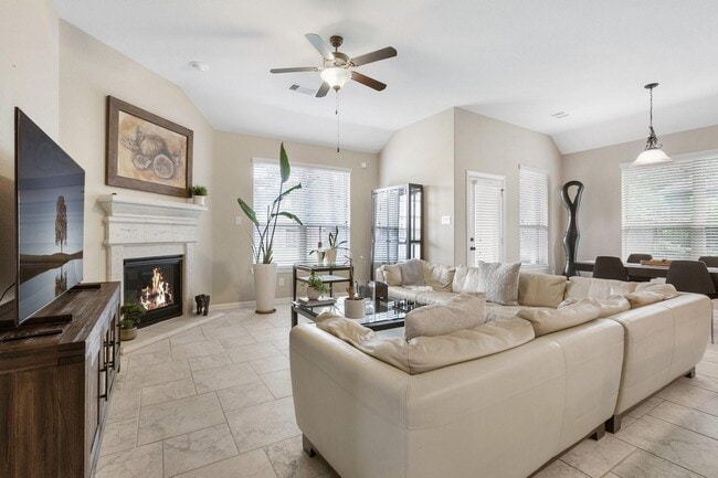 Photo - 126 S Sawbridge Cir