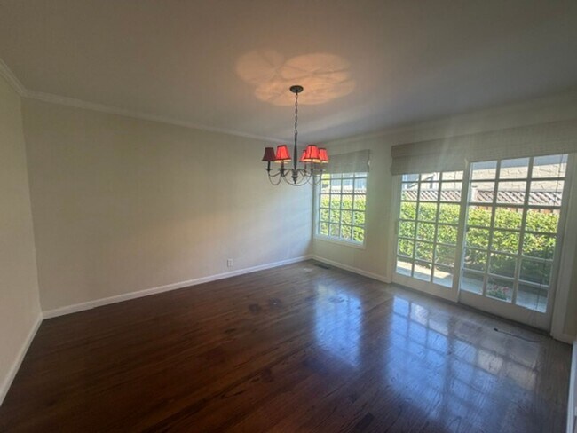 Photo - 1227 Nadina St