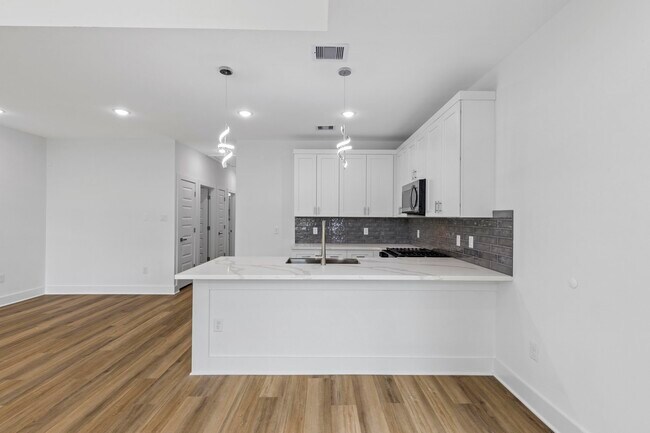 Photo - 8109 Hamlet St