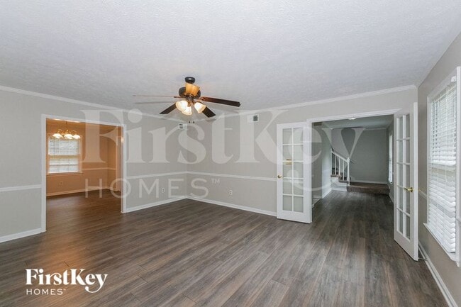 Photo - 180 Windsor Dr