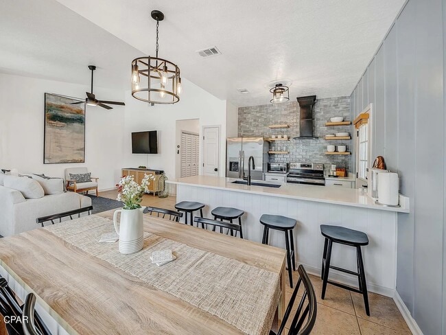 Photo - 6219 Poinciana Dr