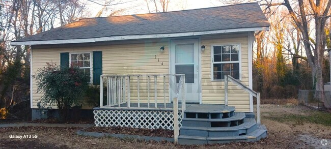 Building Photo - Charming 2-Bedroom and 1-Bathroom Home loc...