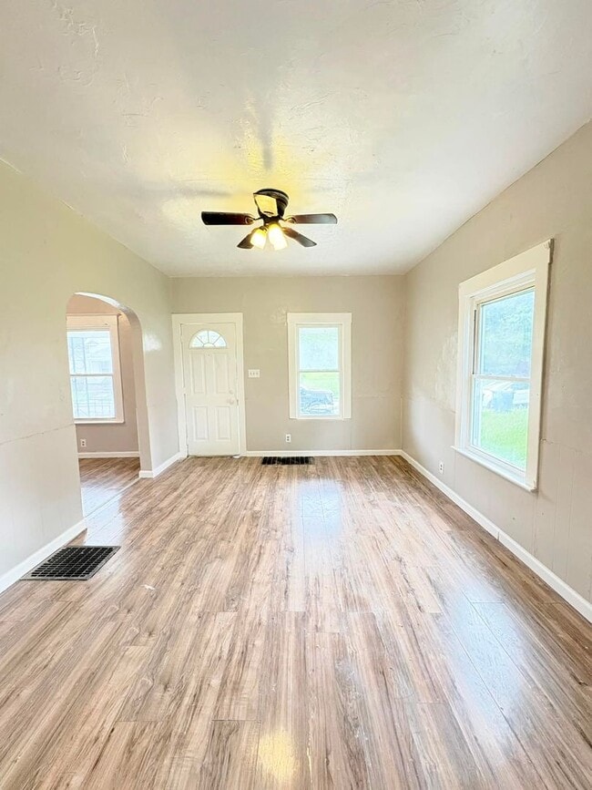 Photo - 631 Curtis St