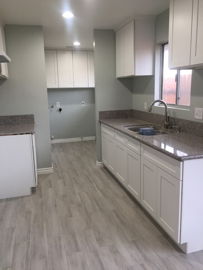 Building Photo - 16588 Vine St Unit #B