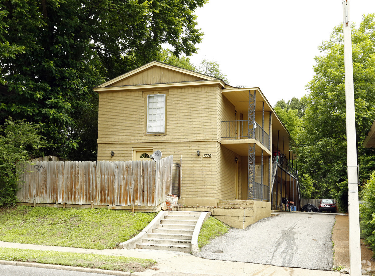Photo - 1770 Poplar Ave Apartments
