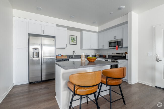 2BR, 2BA - 1,144SF - Kitchen - Gallery Park