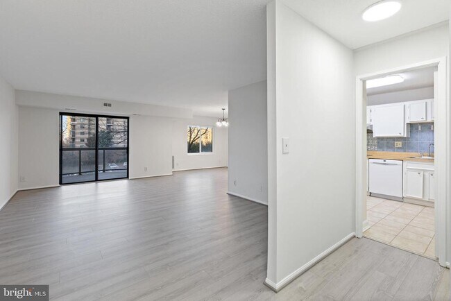 Photo - 8340 Greensboro Dr Unit 207