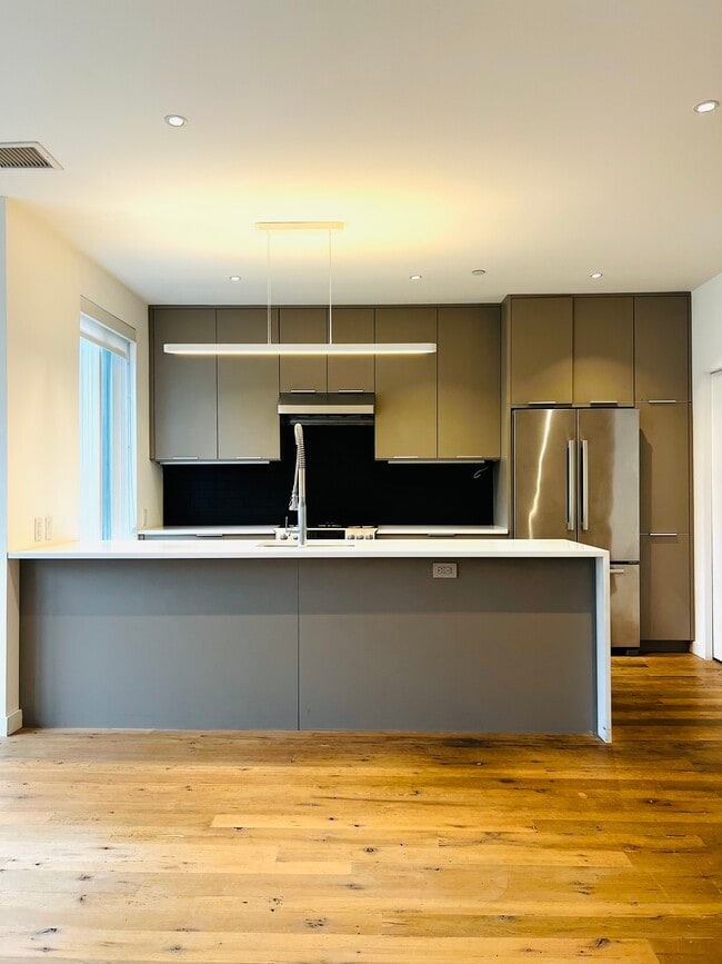 Building Photo - 1932 9th St NW Unit 301 Rental