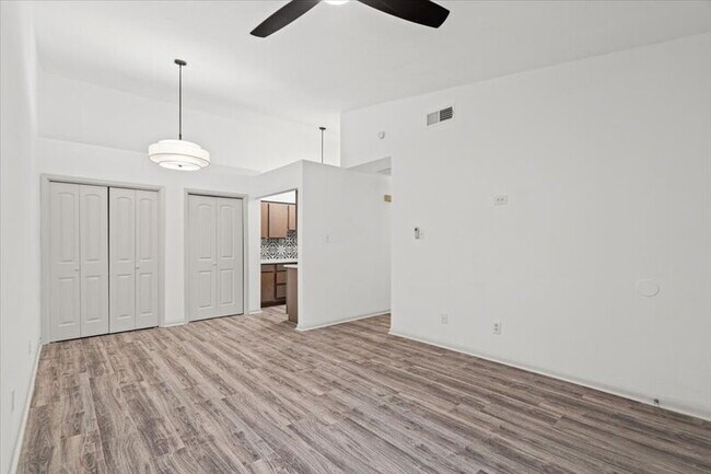 Photo - 1705 Crossing Pl Unit Apt 114