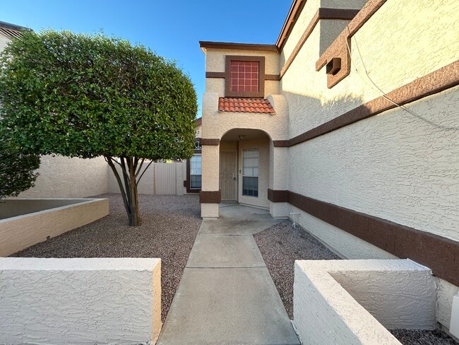 505 E Kerry Ln