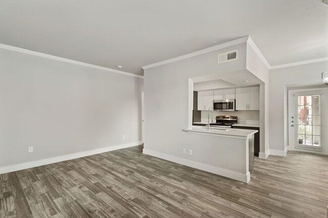 Building Photo - A Place You’ll Actually Relax Unit HLD1