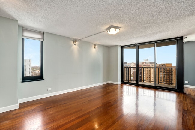 Living room - 3660 N Lake Shore Dr Unit 1902