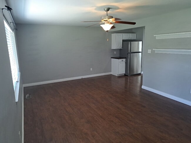 Photo - 2859 Hill Ave