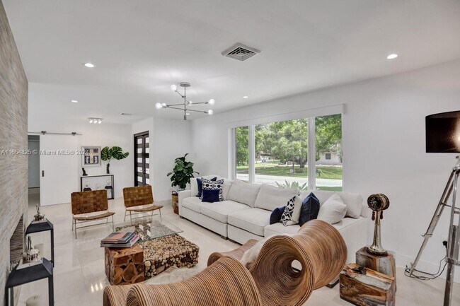 Photo - 1601 Lugo Ave