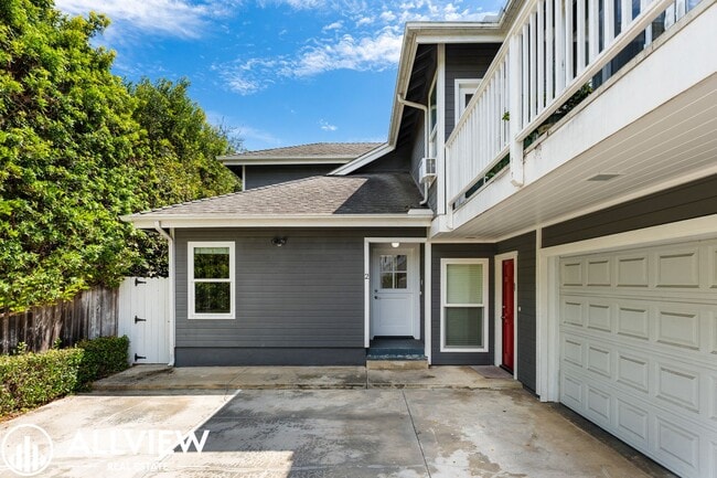 Building Photo - 2696 Santa Ana Ave Unit 2