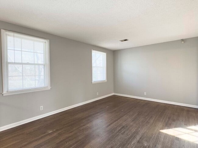 Photo - 328 Dunbar Cave Rd