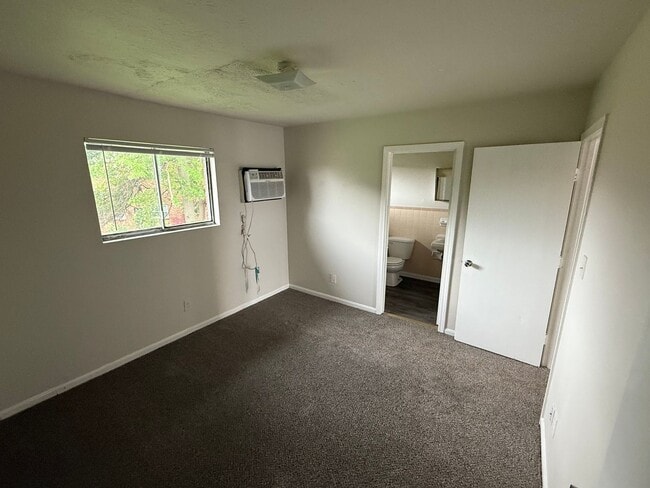 Photo - Discover Unmatched Convenience in a Prime ... Unit E2
