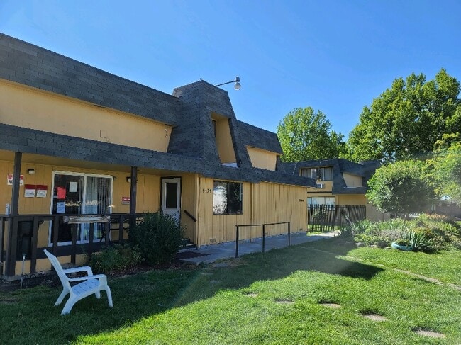 Building Photo - 1705 Gordon Rd