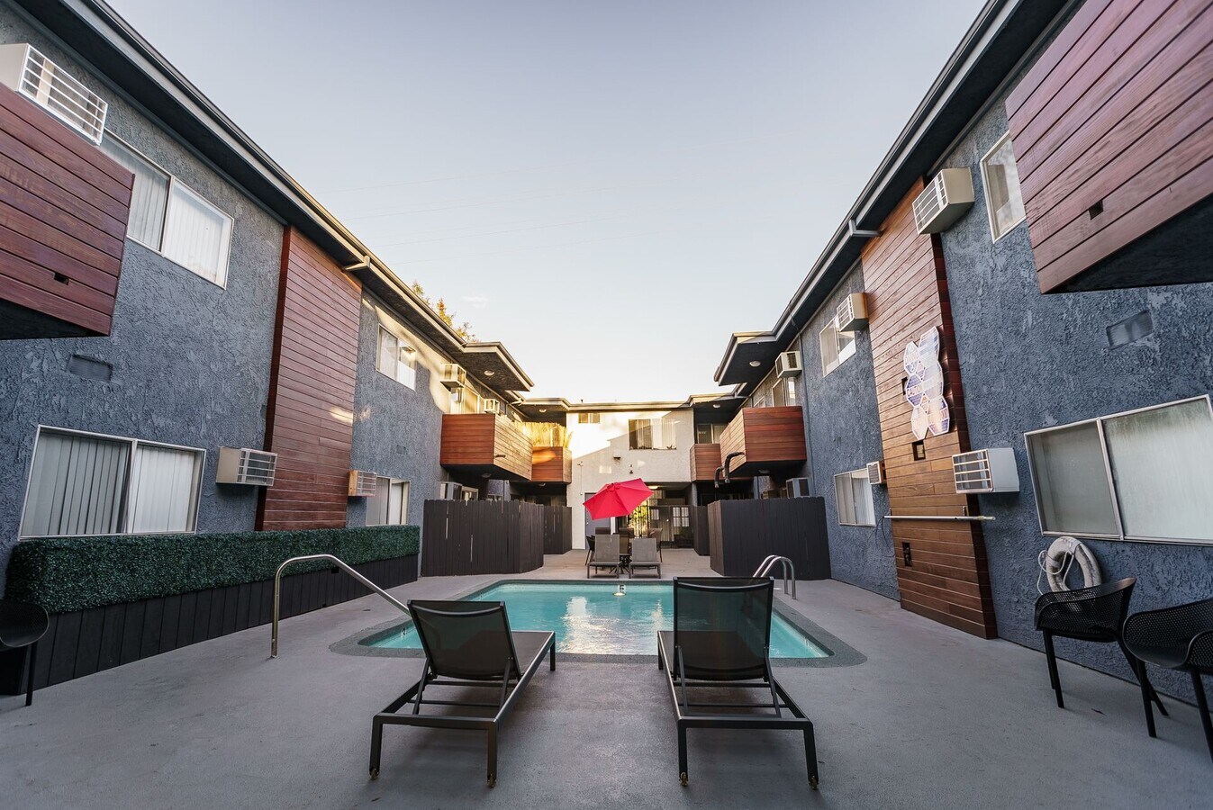 Photo - 4444 Ensign Avenue