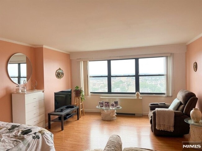 Photo - 285 Aycrigg Ave Unidad 285 Aycrigg Ave APT 20C