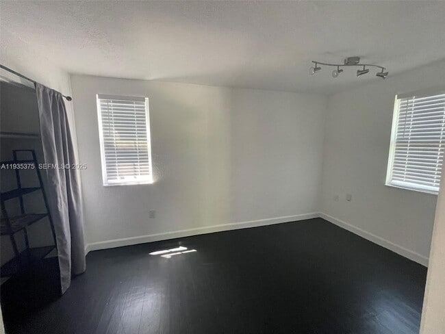 Photo - 210 NE 110th St